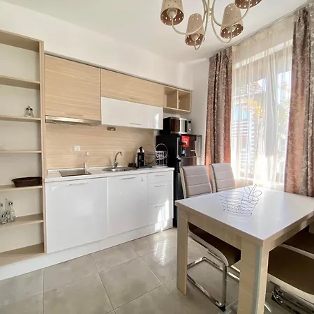 Paradise Complex Lejlighed